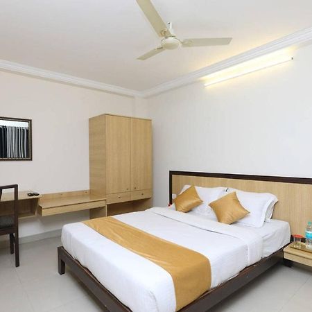 Hotel Half Moon Τσενάι Εξωτερικό φωτογραφία